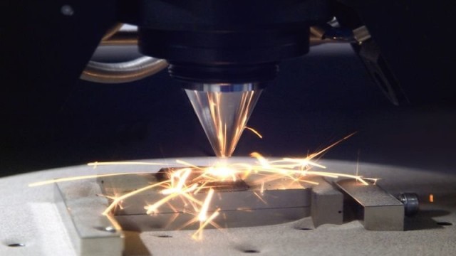 В Центре компетенций НТИ печатают держатели для средств медицинской защиты на 3D-принтере