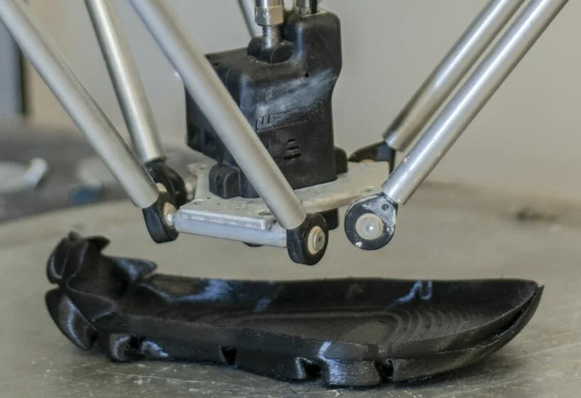 3D-печать научила кроссовки расти