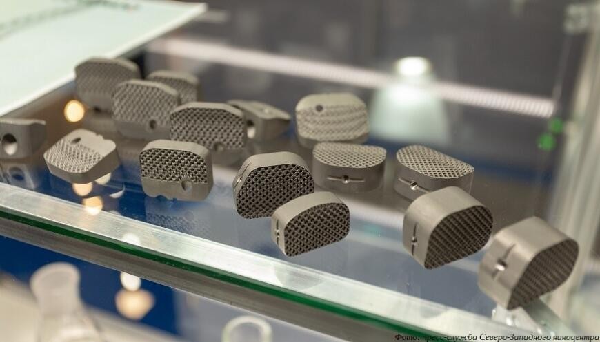 Стартап Pozvonoq запустит серийное производство 3D-печатных межпозвонковых кейджей в 2022 году