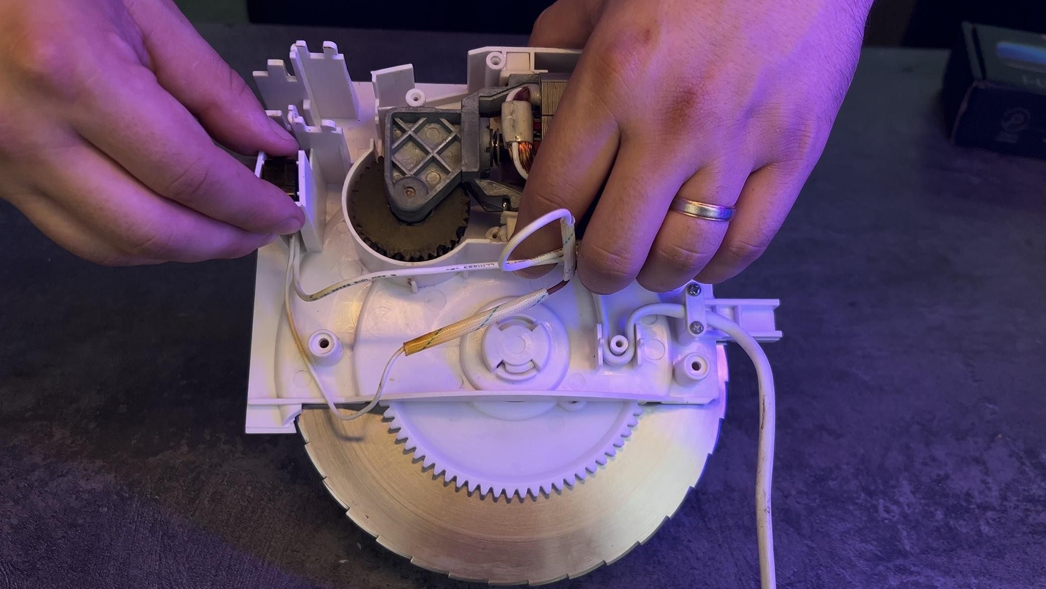 Итоговая шестерня, напечатанная на Volgobot A4 PRO внутри механизма