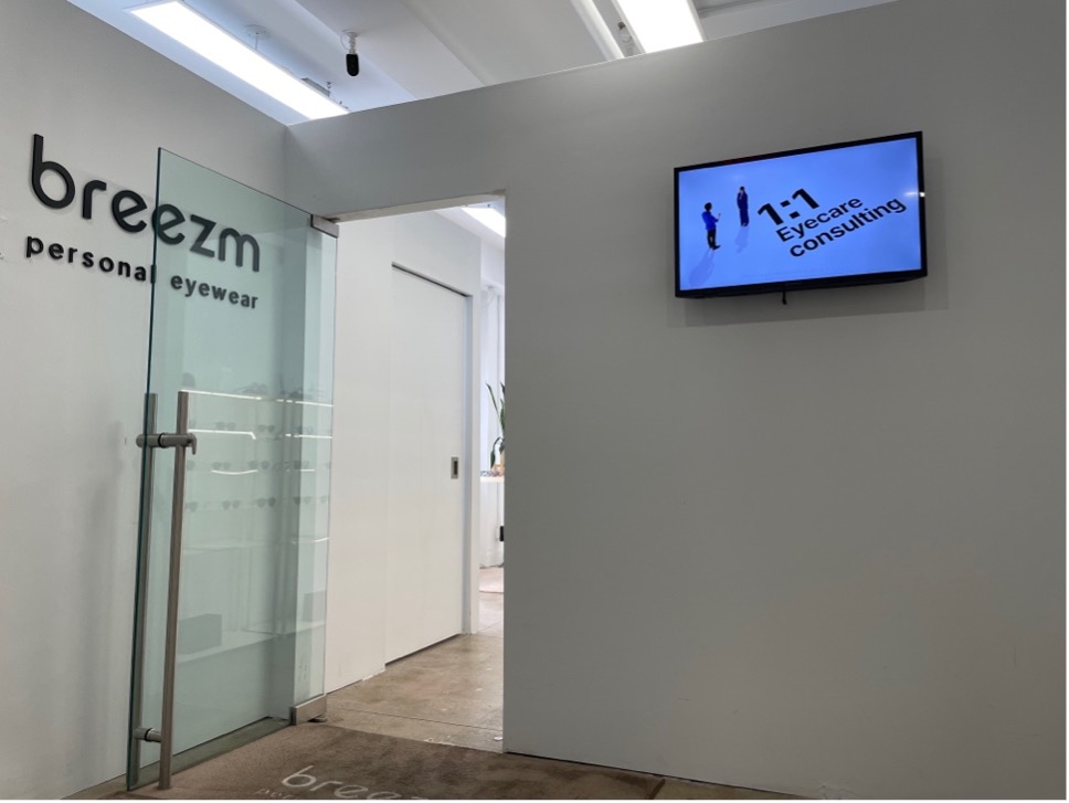 breezm-3d-printed-glasses-store-entrance.jpg