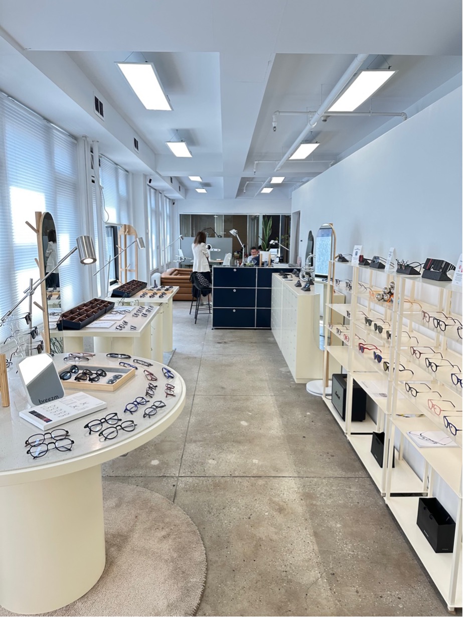 breezm-3d-eyewear-store-interior.jpg